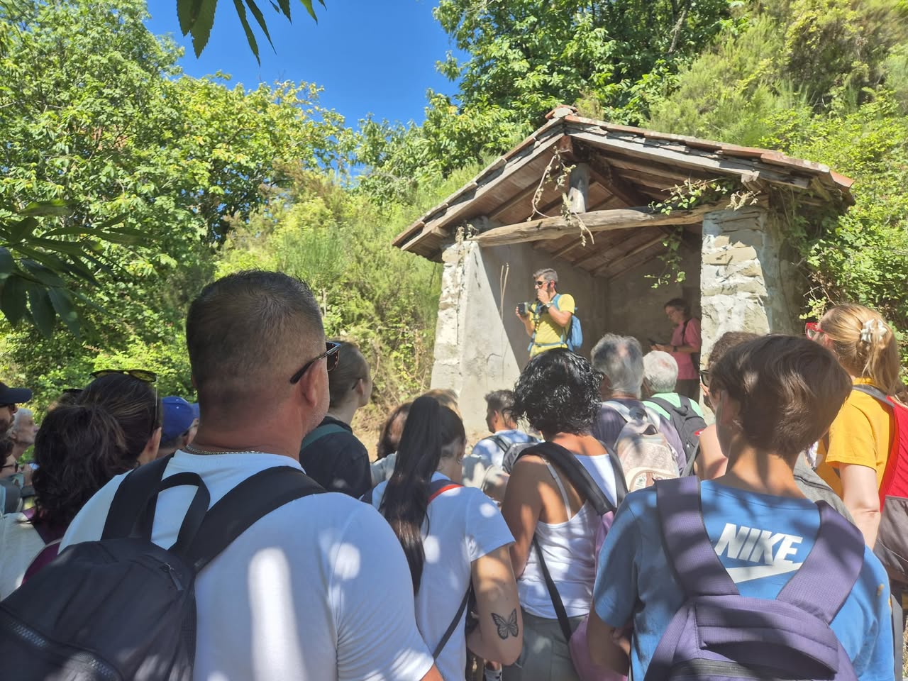 Successo per il trekking tra natura e cultura a Villa Basilica